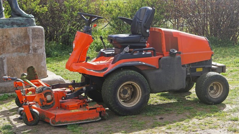 What Is the Average Cost of a Riding Lawn Mower